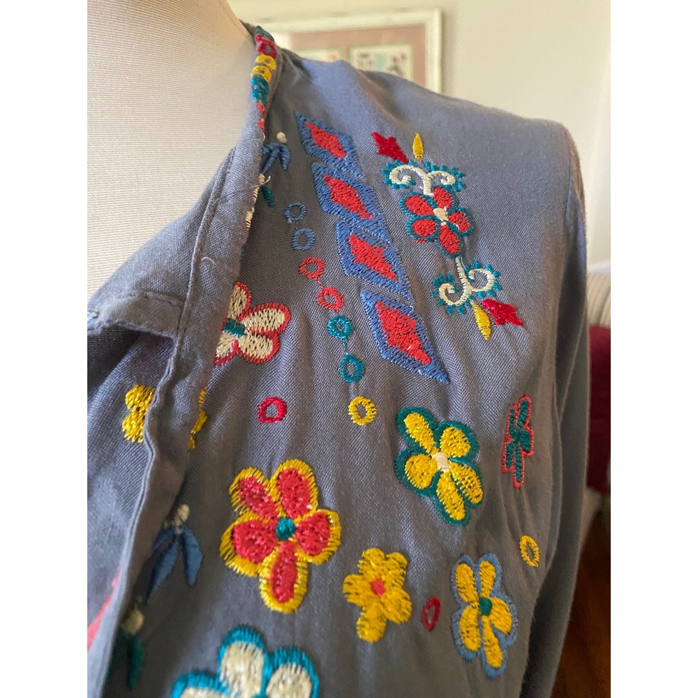 Luv 2‎ Luv Womens XL Blue Floral Embroidered Boho Tunic Top Long Sleeve Tie Neck - Picture 3 of 9